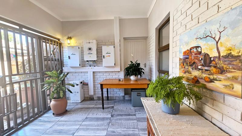 6 Bedroom Property for Sale in Fraaiuitsig Western Cape